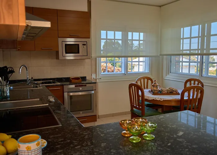 Casa Con Piscina, Vistas Y Cerca De Playas